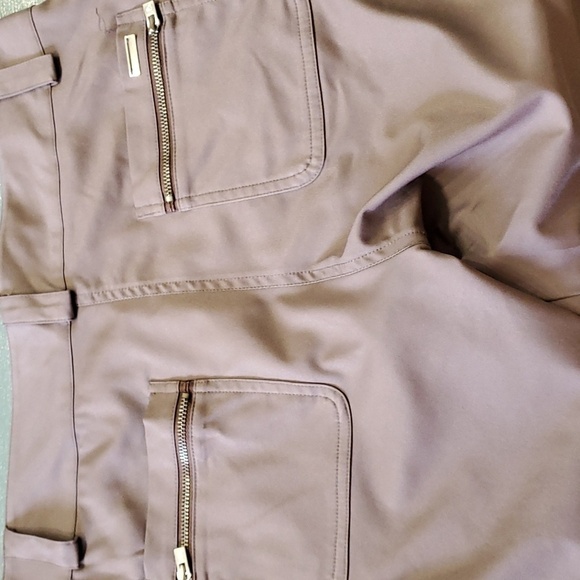 LIJA, Womens Bermuda shorts.  Size 6. Gray. 4 pockets, Golf. Pickel ball. Tennis - Picture 5 of 12